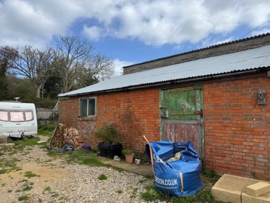 Lot: 82 - LAND AND TWO BARNS WITH CONSENT FOR RESIDENTIAL CONVERSION - View of the second barn